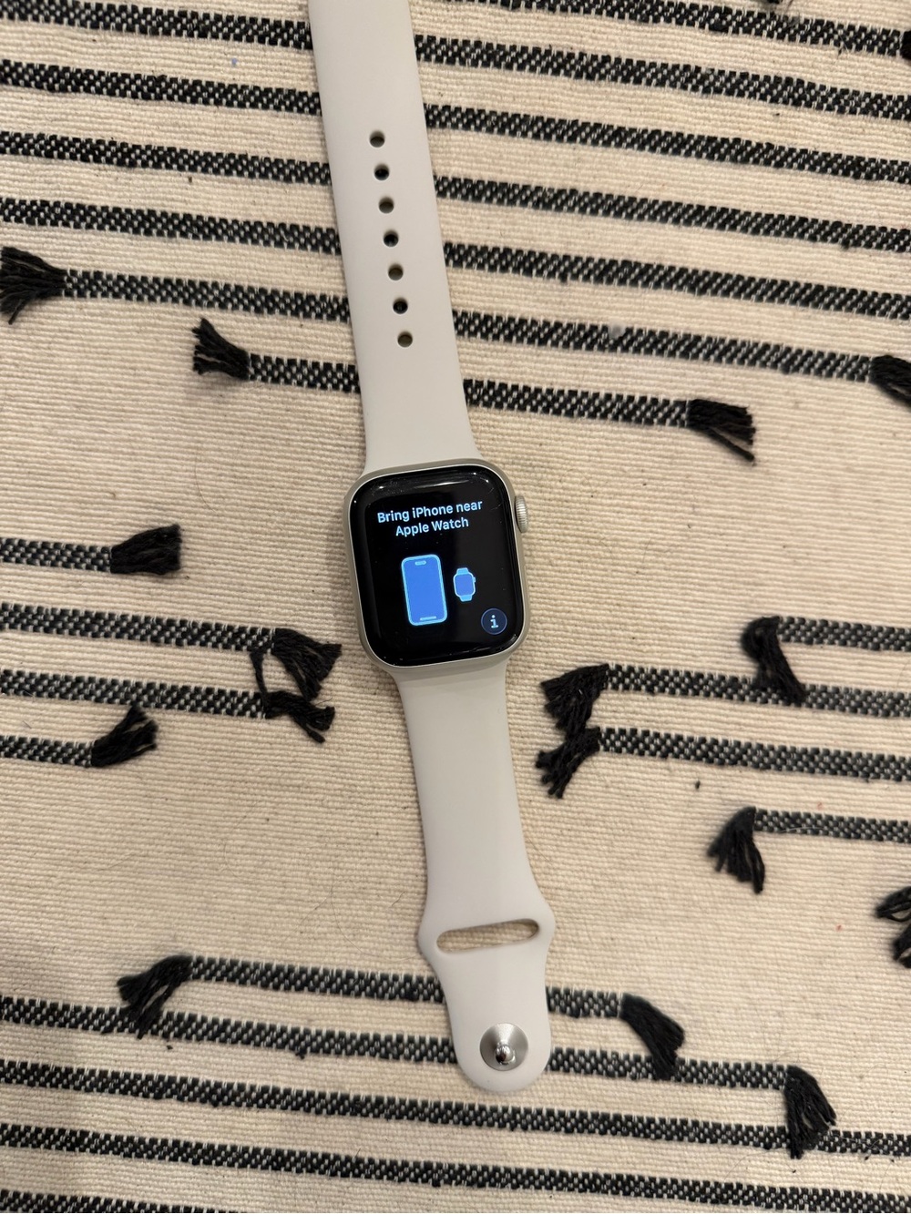Apple Watch Series 8 41mm in color Moonlight with silicone sport band